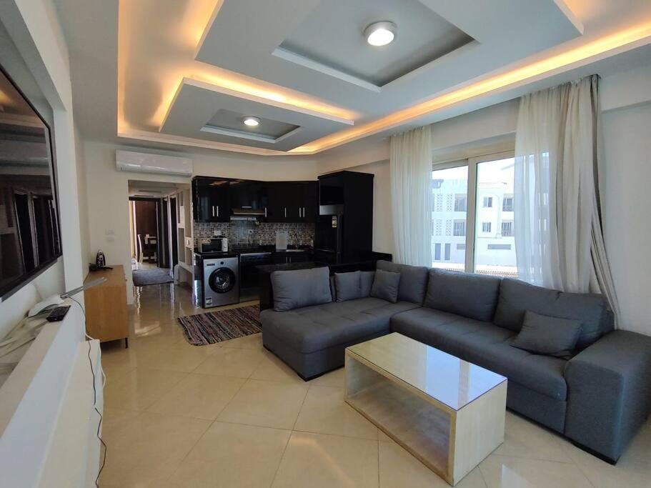 3-Bedroom Apartment On The Third Floor With 3 Balconies And Lovely Pool View, Street View And Free Beach Access In Sharm Hills Resort Exterior photo