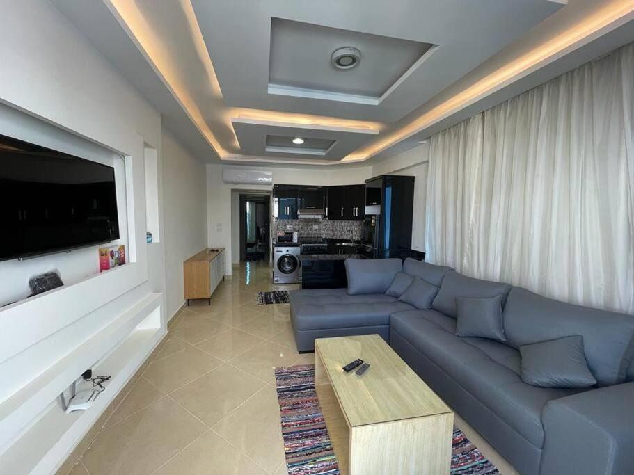 3-Bedroom Apartment On The Third Floor With 3 Balconies And Lovely Pool View, Street View And Free Beach Access In Sharm Hills Resort Exterior photo