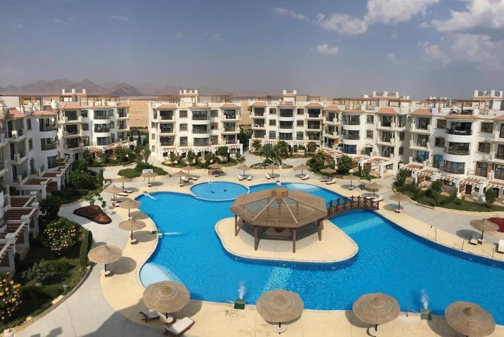 3-Bedroom Apartment On The Third Floor With 3 Balconies And Lovely Pool View, Street View And Free Beach Access In Sharm Hills Resort Exterior photo