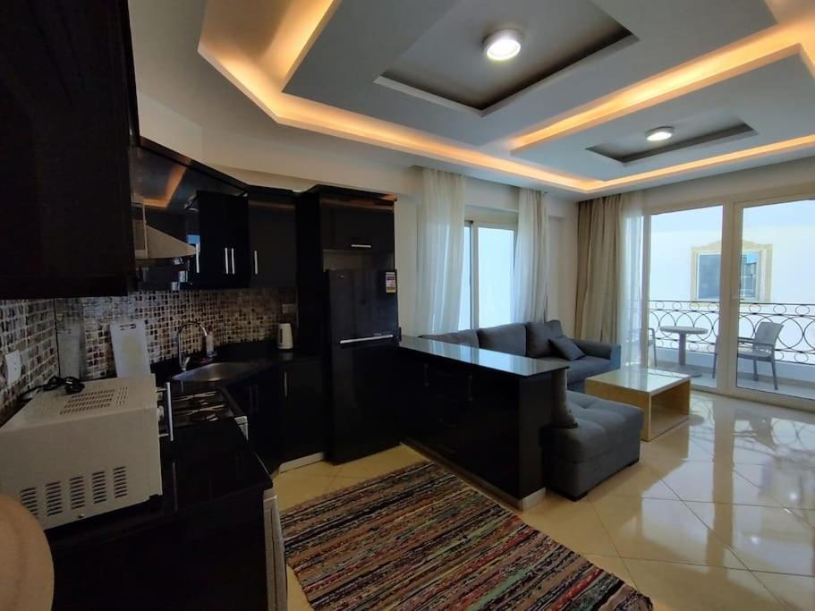 3-Bedroom Apartment On The Third Floor With 3 Balconies And Lovely Pool View, Street View And Free Beach Access In Sharm Hills Resort Exterior photo
