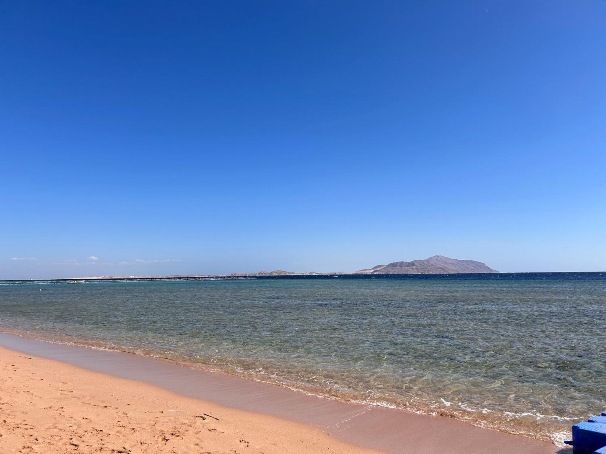 3-Bedroom Apartment On The Third Floor With 3 Balconies And Lovely Pool View, Street View And Free Beach Access In Sharm Hills Resort Exterior photo