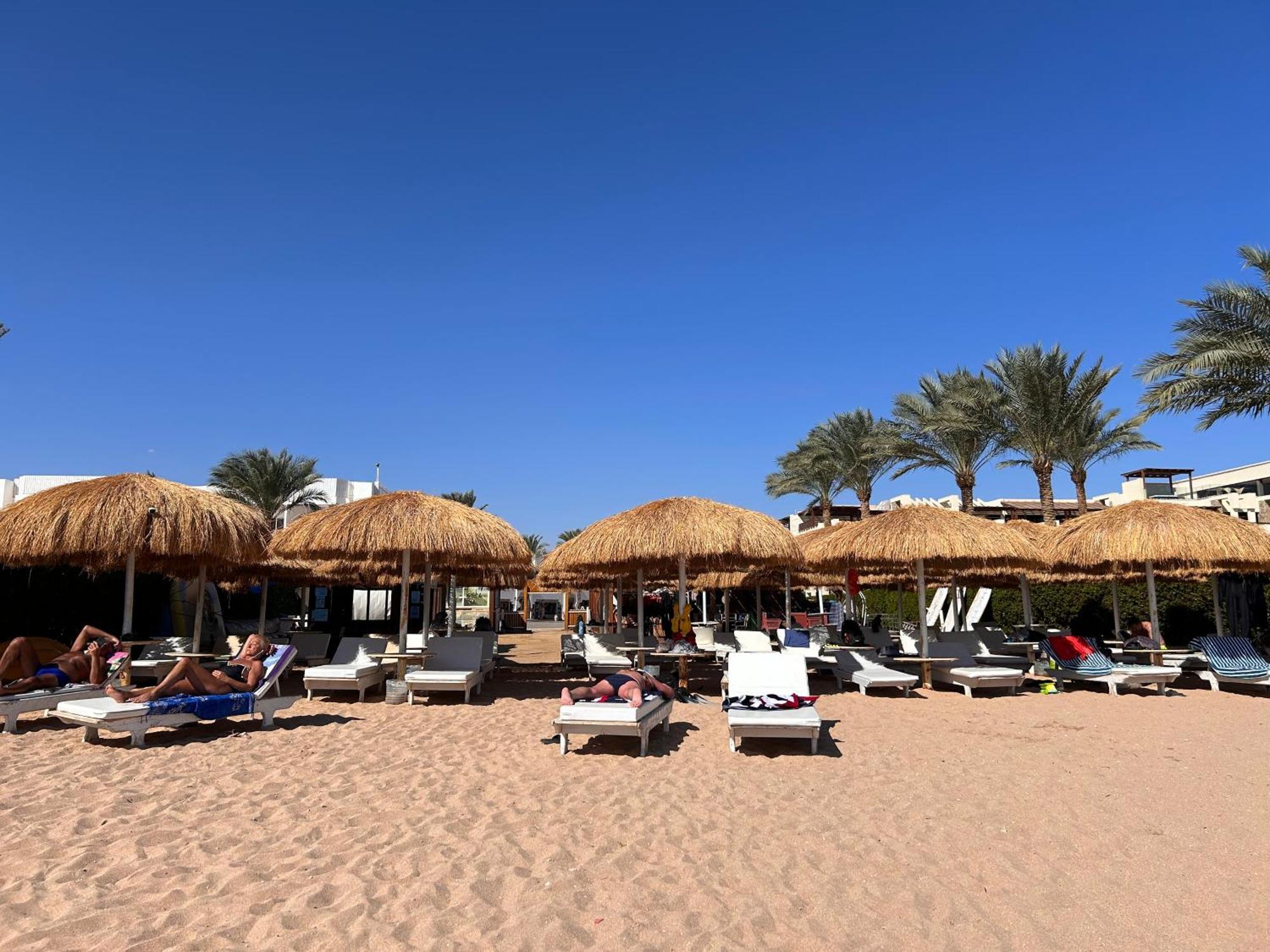 3-Bedroom Apartment On The Third Floor With 3 Balconies And Lovely Pool View, Street View And Free Beach Access In Sharm Hills Resort Exterior photo
