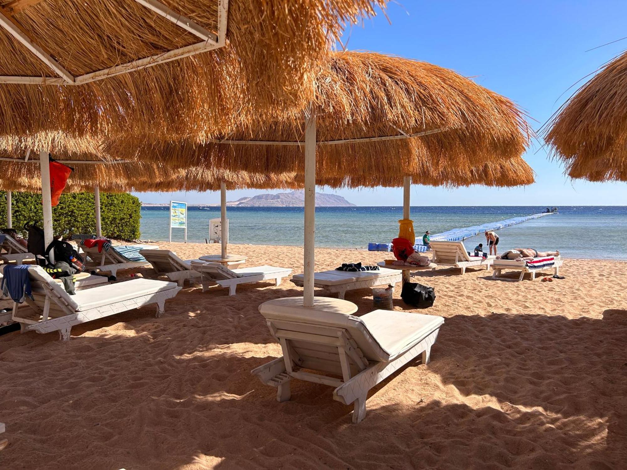 3-Bedroom Apartment On The Third Floor With 3 Balconies And Lovely Pool View, Street View And Free Beach Access In Sharm Hills Resort Exterior photo