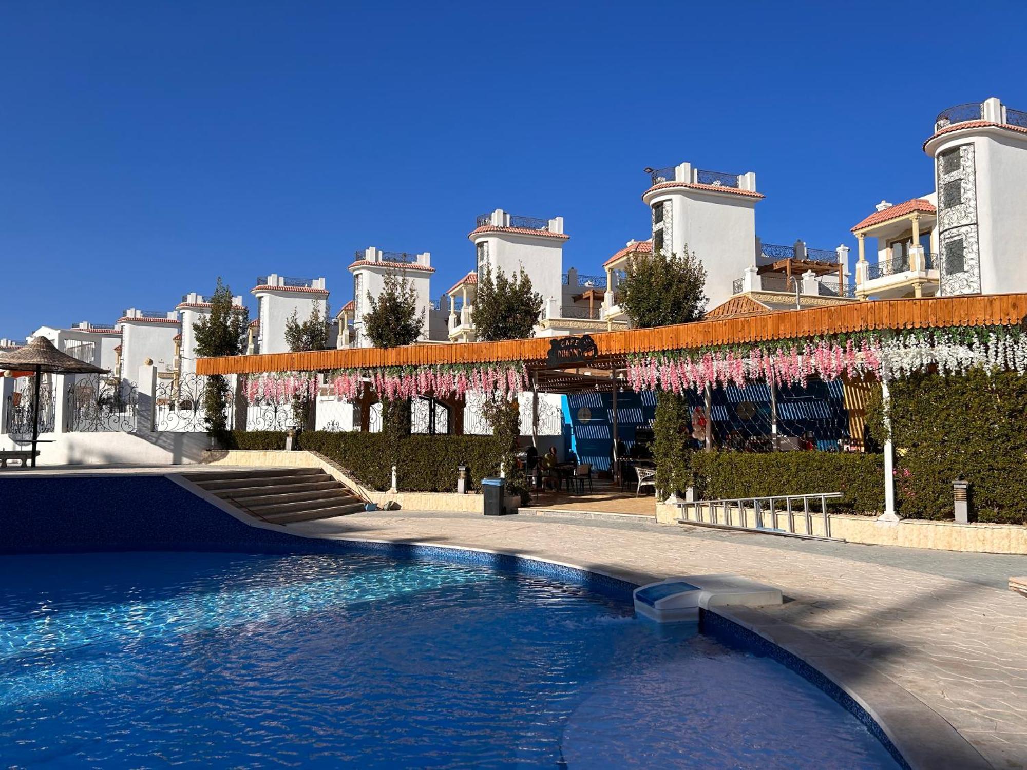3-Bedroom Apartment On The Third Floor With 3 Balconies And Lovely Pool View, Street View And Free Beach Access In Sharm Hills Resort Exterior photo