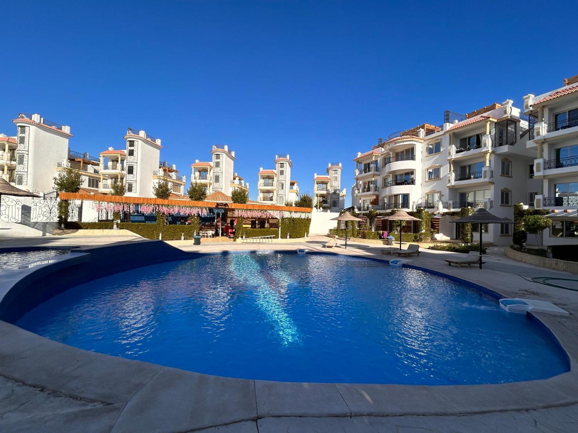 3-Bedroom Apartment On The Third Floor With 3 Balconies And Lovely Pool View, Street View And Free Beach Access In Sharm Hills Resort Exterior photo