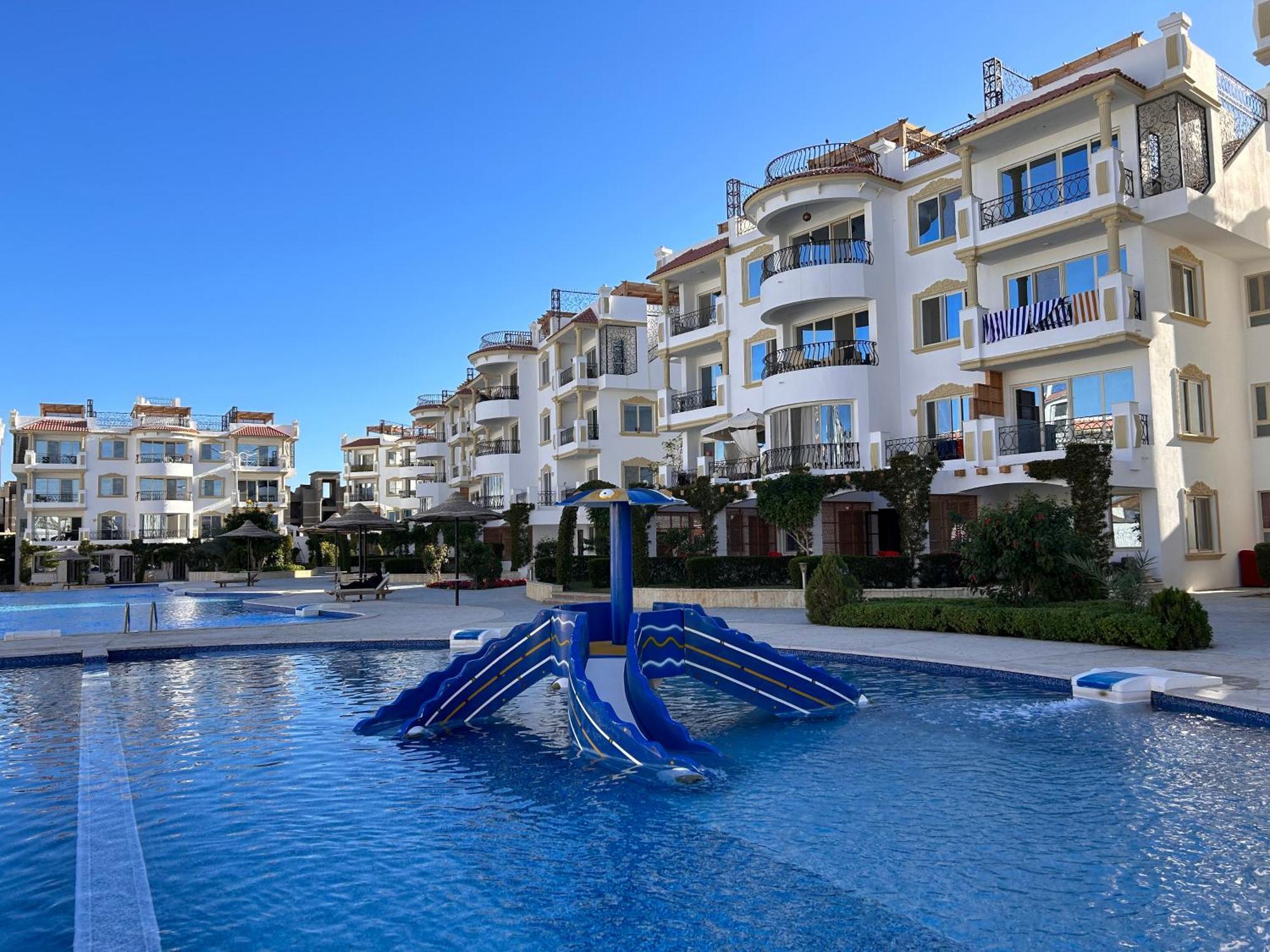 3-Bedroom Apartment On The Third Floor With 3 Balconies And Lovely Pool View, Street View And Free Beach Access In Sharm Hills Resort Exterior photo