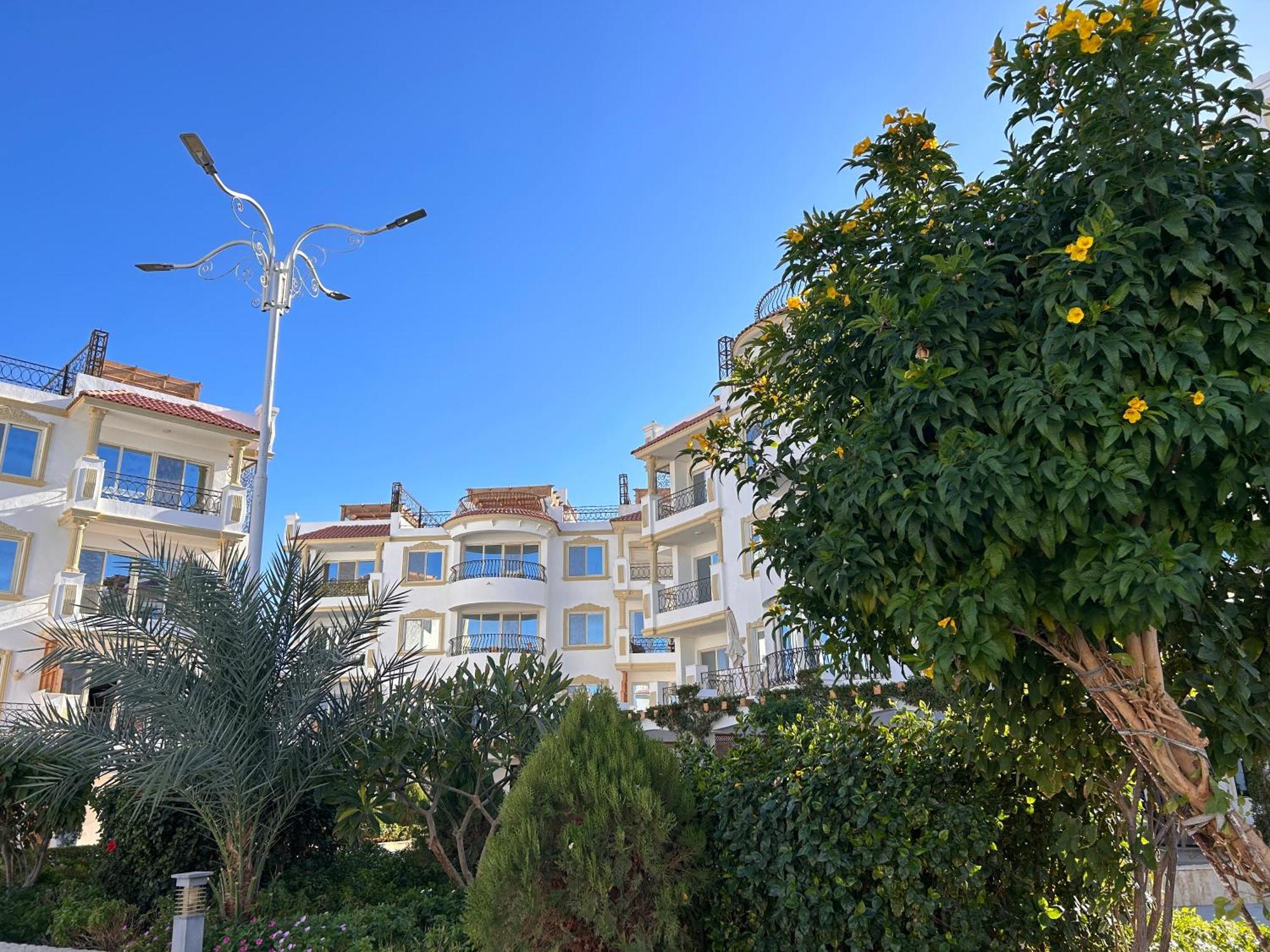 3-Bedroom Apartment On The Third Floor With 3 Balconies And Lovely Pool View, Street View And Free Beach Access In Sharm Hills Resort Exterior photo