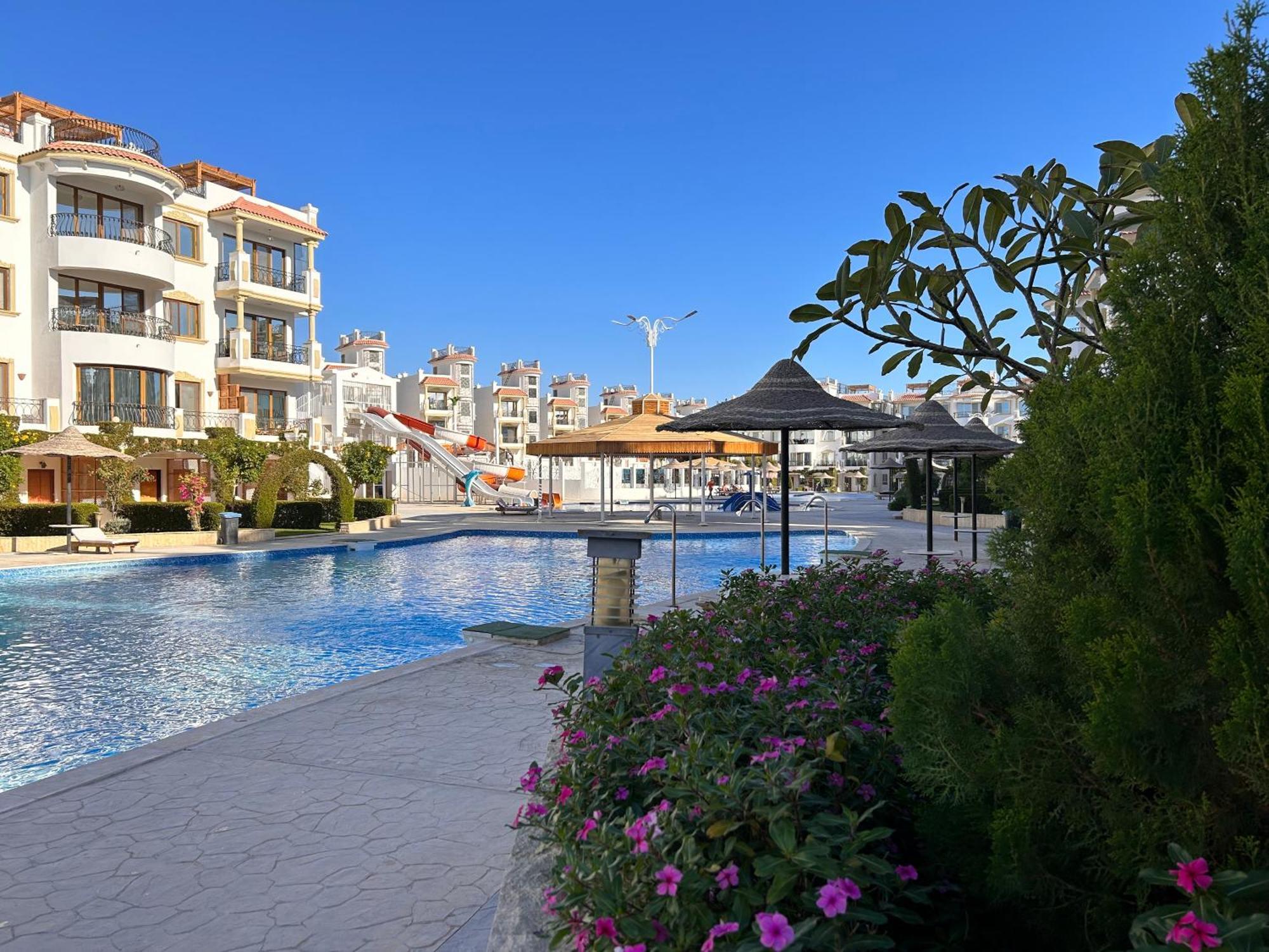 3-Bedroom Apartment On The Third Floor With 3 Balconies And Lovely Pool View, Street View And Free Beach Access In Sharm Hills Resort Exterior photo
