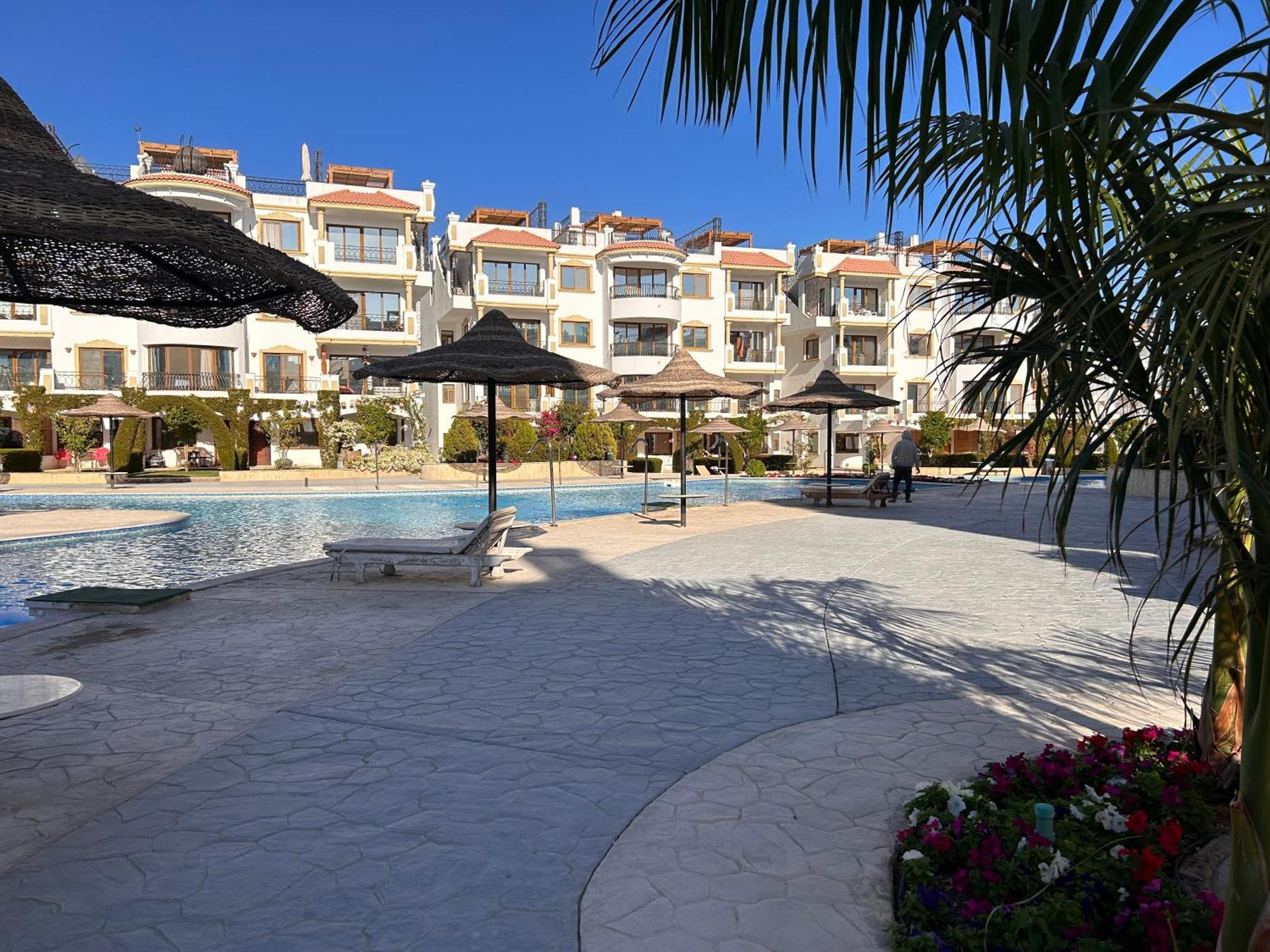 3-Bedroom Apartment On The Third Floor With 3 Balconies And Lovely Pool View, Street View And Free Beach Access In Sharm Hills Resort Exterior photo