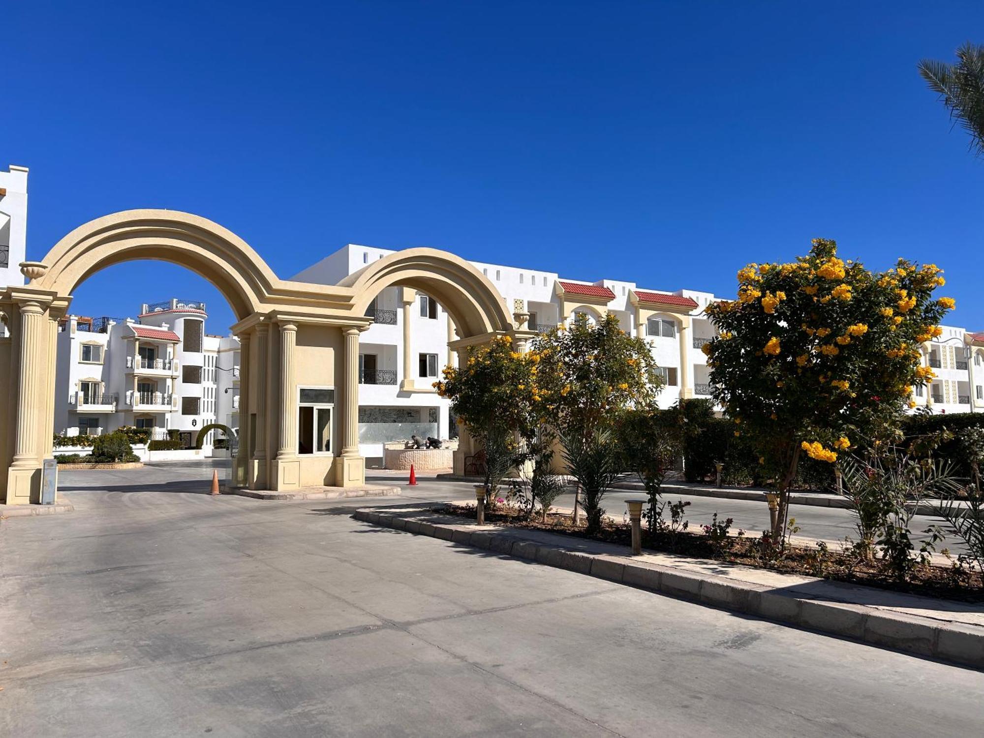 3-Bedroom Apartment On The Third Floor With 3 Balconies And Lovely Pool View, Street View And Free Beach Access In Sharm Hills Resort Exterior photo