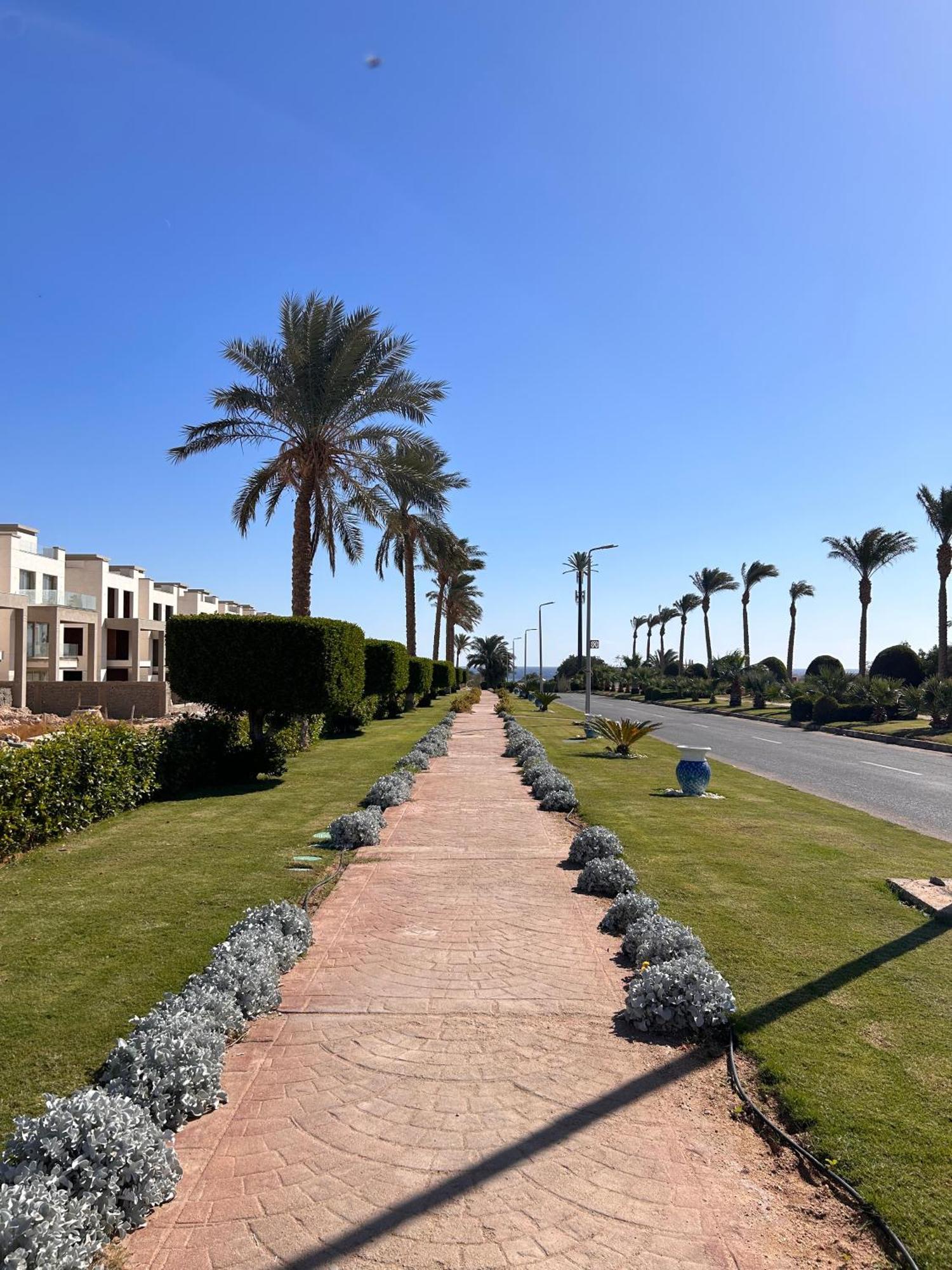 3-Bedroom Apartment On The Third Floor With 3 Balconies And Lovely Pool View, Street View And Free Beach Access In Sharm Hills Resort Exterior photo